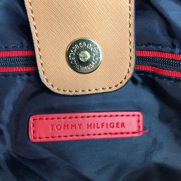 Tommy Hilfiger Monogram Beige Tote Bag - Picture 7 of 8